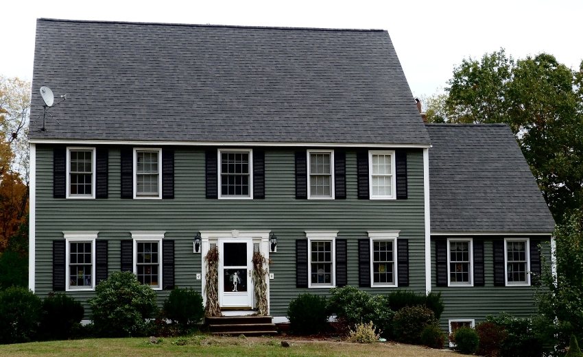 Traditional clapboard siding on the home by Brooks Siding Windows & Doors in Salem, NH